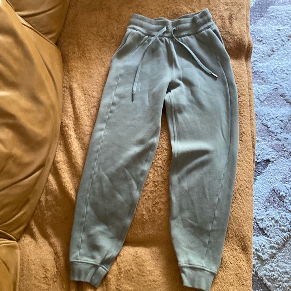 lululemon athletica Pants - Casual scuba midrise lululemon sweatpants